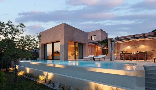 Villa Arcobaleno for 10 people near Rovinj with 56 m2 heated infinity pool