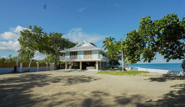 Villa Arena Beach Front 🌟Best in Punta Rucia