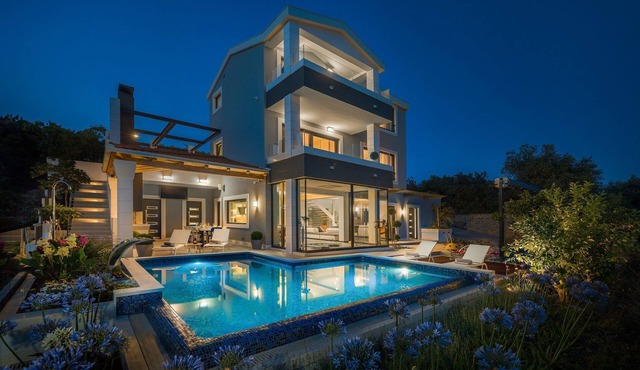 Villa Argemonia – Luxury Beachfront Escape in Tatinje Bay