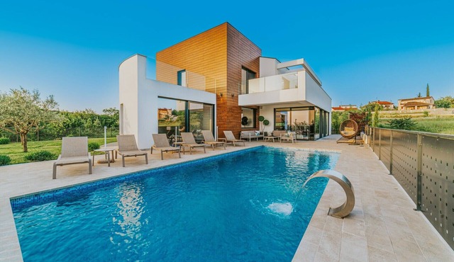 Villa Aria Višnjan near Poreč for 12 people - pet friendly with wellness & sea view