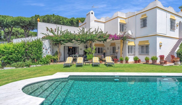 Villa Arin - Beachside Family Home