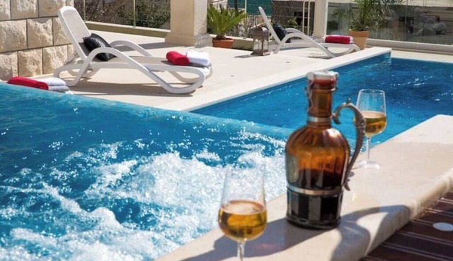 Villa Arion - Four Bedroom Villa with Terrace and Swimming pool