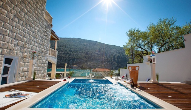 Villa Arion - Four Bedroom Villa with Terrace and Swimming Pool