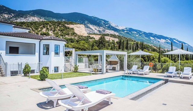 Villa Aris - Three Bedroom Villa, Sleeps 6