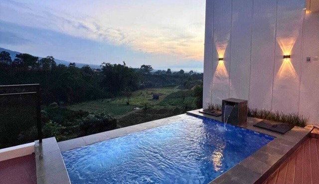 VILLA ARSY : 3 Bedrooms with AC for comfort and freshness in Batu City,East Java
