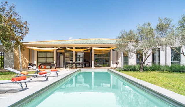 Villa Art Déco - Stylish villa with extra long pool in Sommières
