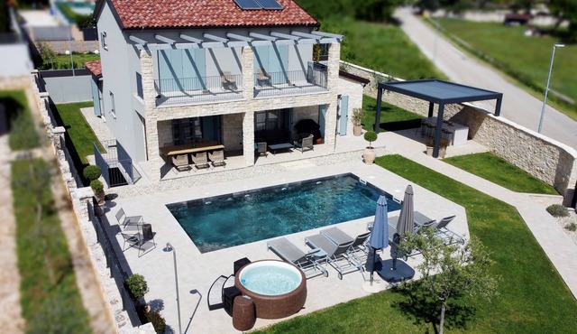 Villa Art Renata - Pool, Sauna & Jacuzzi on 700m2