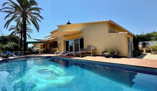 Villa Arte – Artistic Retreat with Pool & Garden in the Bay of Rosas