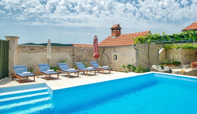 Villa Asteralis (V7051-K1) - Zapužane