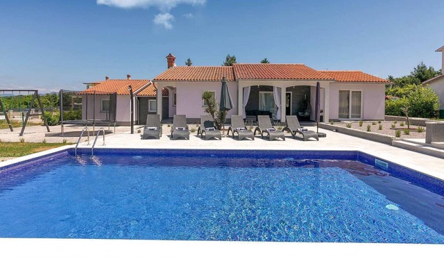 Villa Astrid with pool and sauna, ideal for families or couples