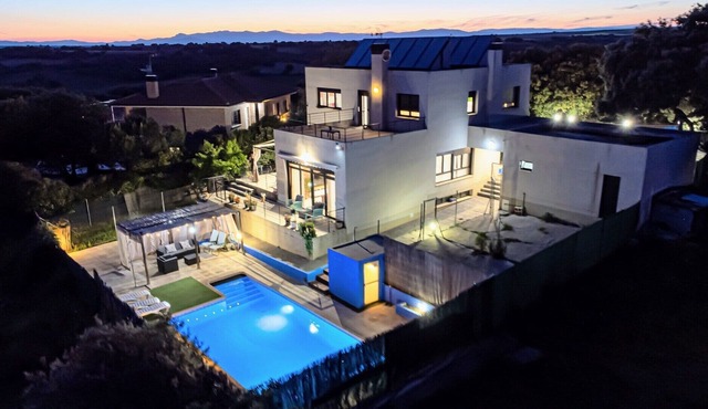 Villa at 45 km from Madrid / El Sitio de Pepe