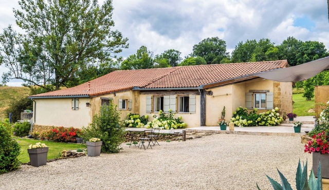 Villa at Bel-Endroit — Elegant Retreat with Terrace, Pool and Views of lake
