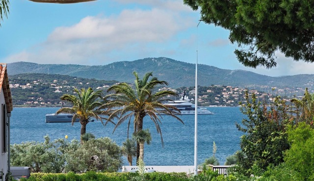 Villa at the entrance to St Tropez sea view beach 2 minutes walk