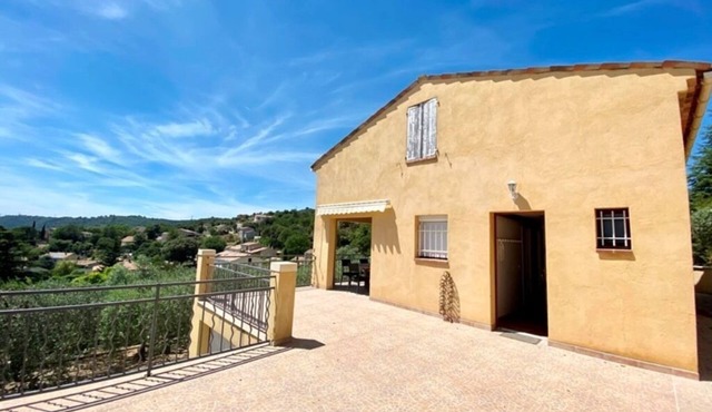 VILLA AT THE FOOT OF THE CASTLE WITH STUNNING VIEWS