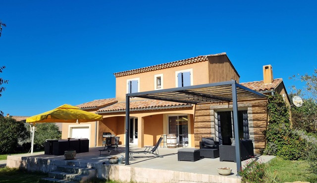 Villa at the foot of Mont Ventoux for 7 people in Malaucène with private pool