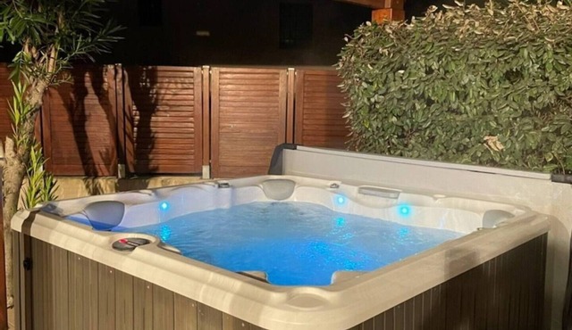 Villa at the foot of the Albères/pool and jacuzzi