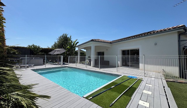 Villa at the gateway to Aveyron with pool and spa
