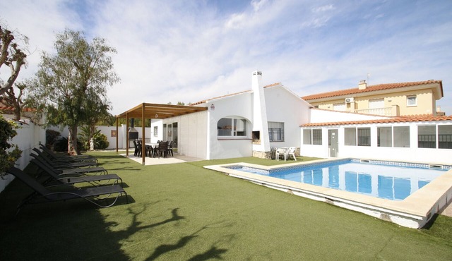 Villa Atenea by Parc Mont-roig