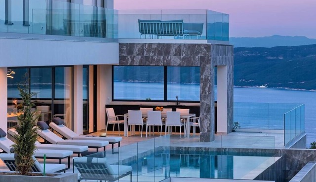 Villa Ateneum with sea view, jacuzzi&infinity pool