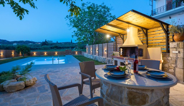 Villa "Athina's House" with Mountain View, Pool & Wi-Fi