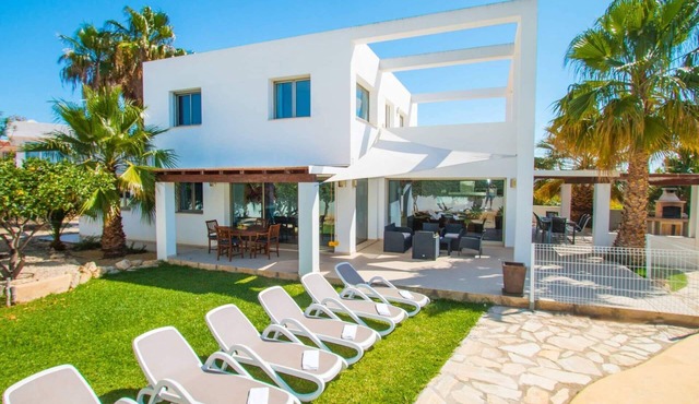 Villa Athos - PlusHolidays