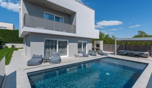 Villa Athos with private pool in Novigrad for rent