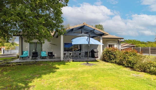 Villa Atlantica - Spacious and Bright, Close to the Beaches