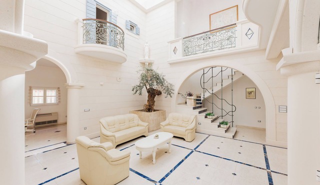 Villa Atrium w/private pool and unique architecture, 150ft from the sea.
