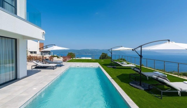 Villa Atrium with heated pool, sea view & jacuzzi