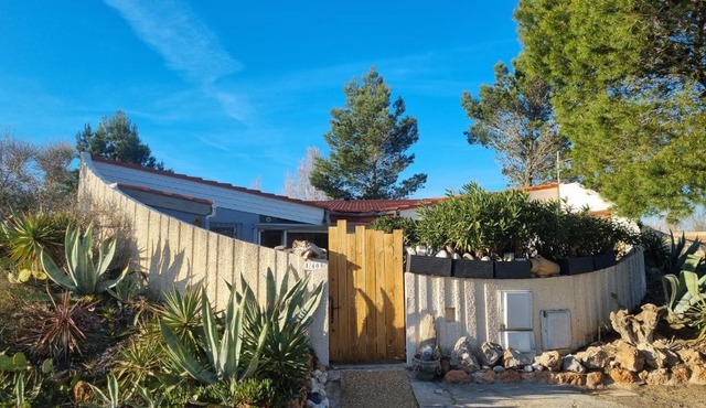 Villa atypique bord de plage méditerranée label architecture contemporaine remarquable