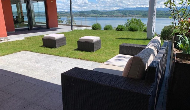 Villa au bord du lac de Morat avec vue imprenable