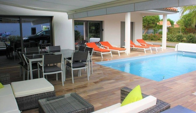 Villa au Calme Avec Piscine et Terrain de Pétanque