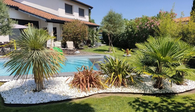 Villa au Calme Avec Piscine 4x9m à Proximité D'une Base de Loisirs Avec lac