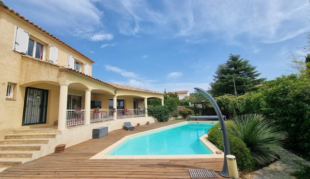 Villa au Calme Avec Piscine Chauffée - 5 Chambres