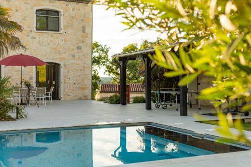 Villa au Petit Bonheur avec clim - Hameau au calme - piscine chauffée - pétanque