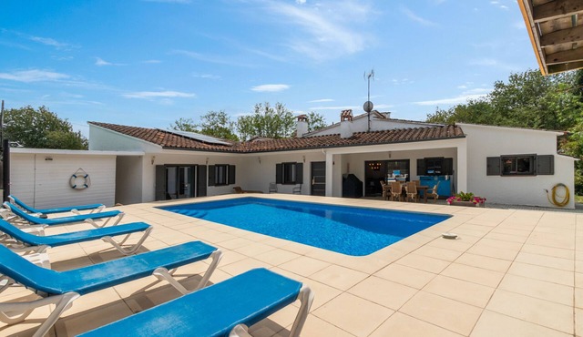 Villa "Aurora" with Pool, Garden, Terraces & Wi-Fi