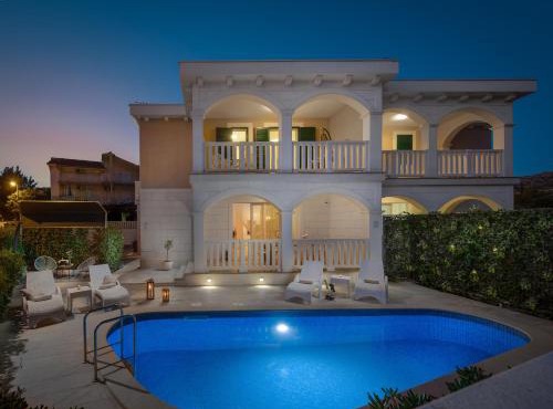 Villa Authentica with Heated Pool