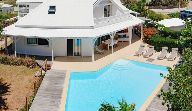 VILLA AUX OISEAUX, Exclusive Caribbean Villa with Views of Pinel Island