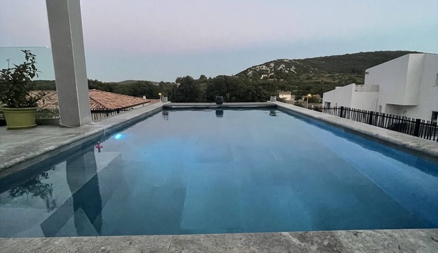 Villa Avec Piscine, Jacuzzi et vue Imprenable sur la Garigue