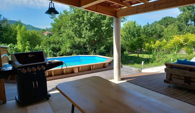 Villa Avec Jardin et Piscine en Centre Village