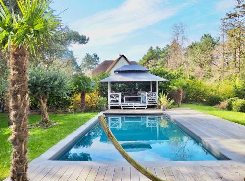 Villa avec piscine au coeur de la forêt