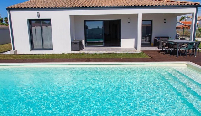 VILLA avec PISCINE chauffée trois chambres