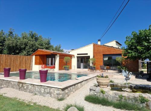 VILLA avec VUE MAGNIFIQUE -entièrement climatisée - piscine