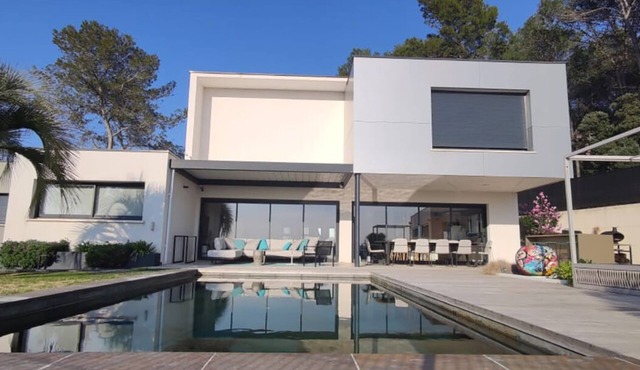 Villa Avec Hammam, Jacuzzi, Piscine et Ascenseur sur 2000m2 de Jardin Paysagé