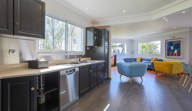 Villa 'Avec Jacuzzi, Hammam Et Sauna' with Sea View, Shared Terrace and Wi-Fi