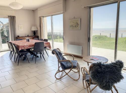 Villa avec jardin et accès direct plage, terrasse, 5 chambres, 2 salles d'eau, wifi, parking - FR-1-361-132