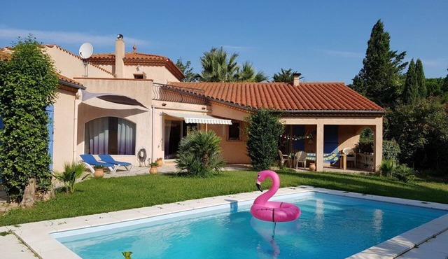 Villa Avec Jardin et Piscine Proche du Centre du Village
