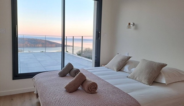 Villa Avec Piscine Intérieure et vue mer Sauvage