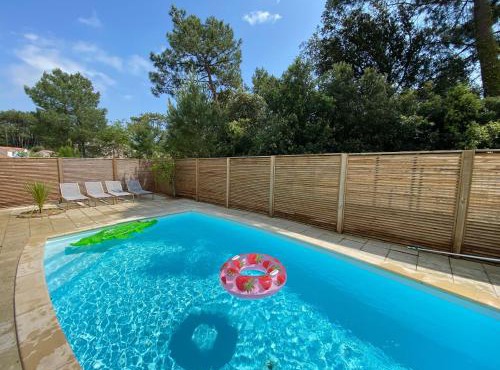 Villa avec piscine chauffée proche plage, WiFi, billard et garage à La Tranche-sur-Mer - FR-1-22-333