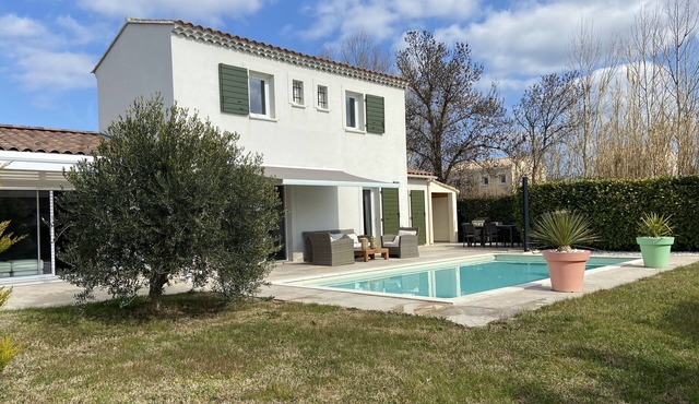Villa Avec Piscine , 3 Chambres, 6 Couchages, au Cœur des Alpilles